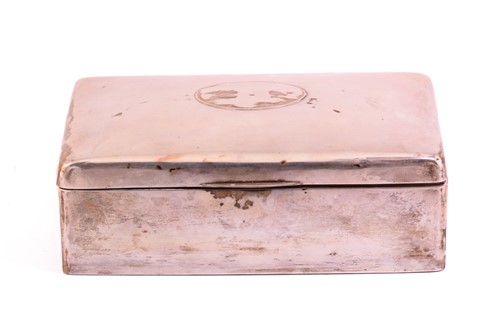 Lot An Edwardian silver cigar box, with rounded...