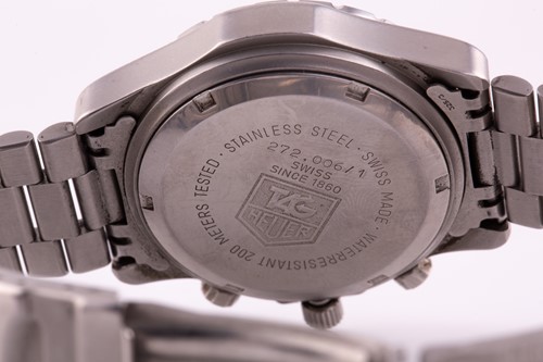 Lot 259 - A Tag Heuer 2000 quartz chronograph...