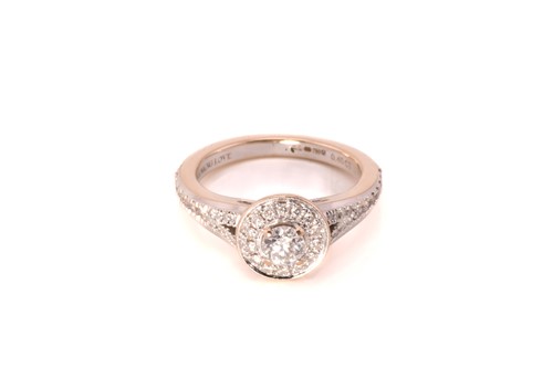 Lot 248 - Vera Wang - An 18ct gold diamond engagement...
