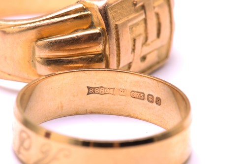 Lot 159 - A 9ct gold wedding band and a signet ring; The...