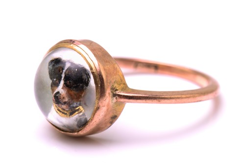 Lot 44 - An Essex crystal ring depicting a Jack Russell...