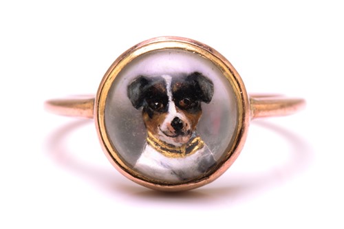 Lot 44 - An Essex crystal ring depicting a Jack Russell...