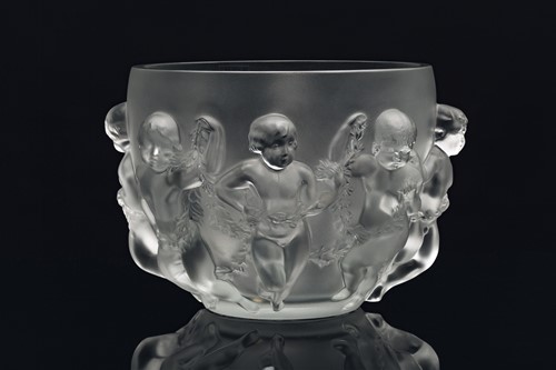Lot 237 - A Lalique 'Luxembourg' centre bowl moulded...
