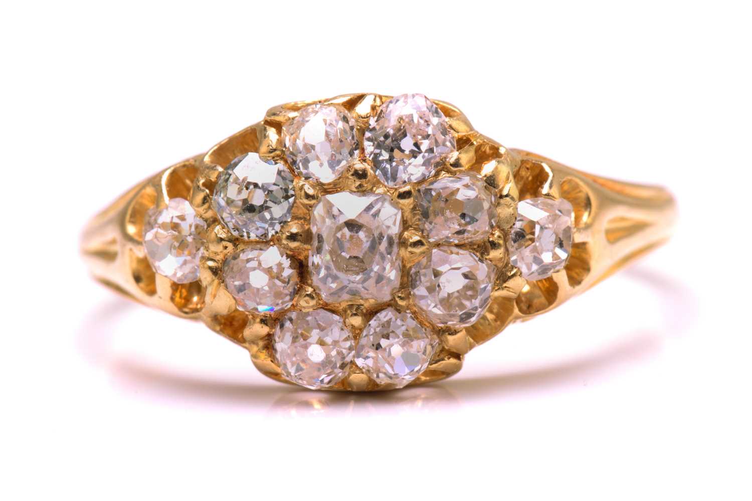 Lot 117 - A diamond cluster ring in 18ct gold,...