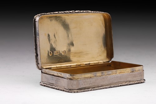Lot 386 - A Victorian castle top snuff box; rounded...