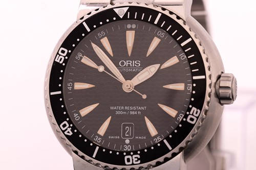 Lot 345 - An Oris 300m Divers automatic watch, featuring...