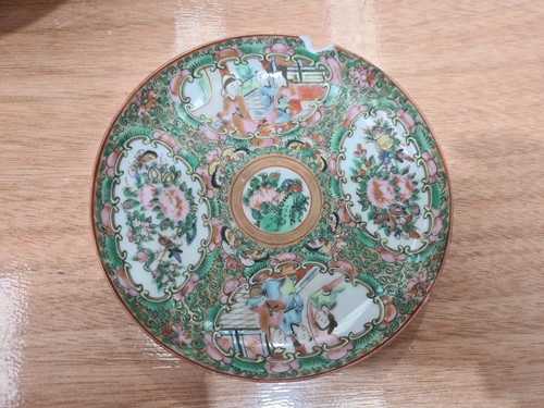 Lot 104 - An assortment of Chinese porcelain, Ming -...