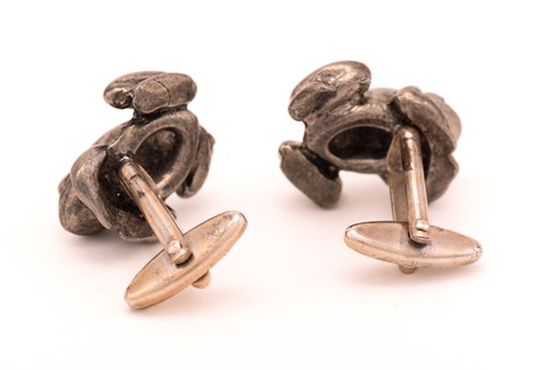 Lot 101 - A pair of novelty frog cufflinks in white...