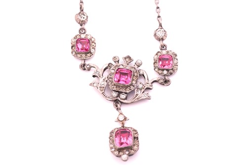 Lot 260 - A pink paste necklace in white metal,...