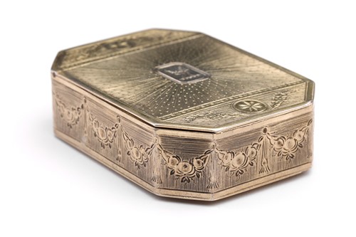 Lot 361 - A George III silver gilt snuff box; elongated...