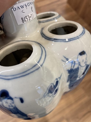 Lot 68 - A Chinese blue & white quintal bulb holder, in...
