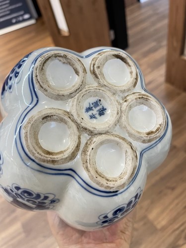 Lot 68 - A Chinese blue & white quintal bulb holder, in...