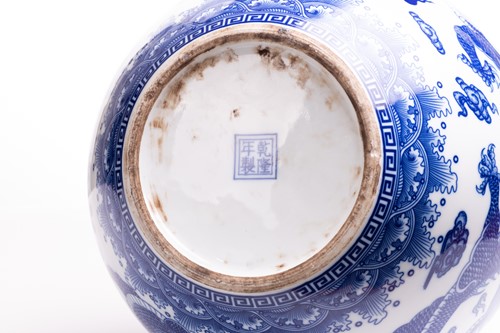 Lot 102 - A pair of large Chinese blue and white...