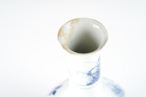 Lot 98 - A Chinese porcelain vase, Qing, 18th century,...