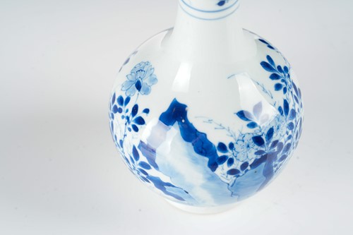 Lot 98 - A Chinese porcelain vase, Qing, 18th century,...
