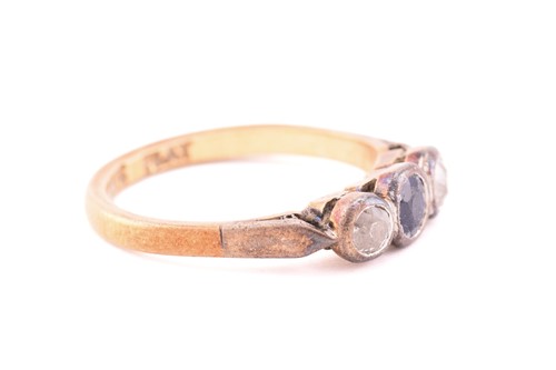 Lot 39 - A three-stone ring with sapphire and diamonds,...