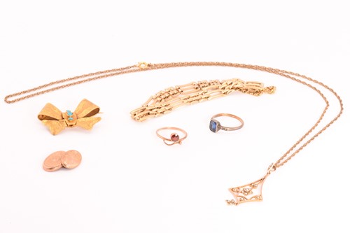 Lot 5 - A small collection of jewellery, including a...