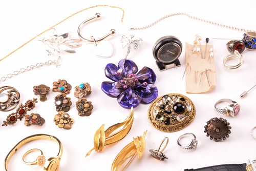Lot 97 - Quantity of costume jewellery, to include...