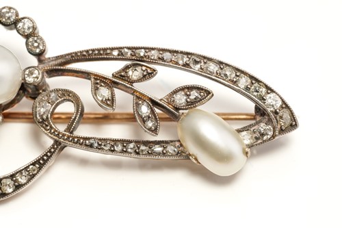 Lot 290 - An Edwardian pearl and diamond brooch,...