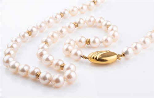 Lot 517 - An opera length cultured pearl necklace with...