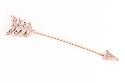 Lot 91 - A garnet and diamond arrow bar brooch, and...