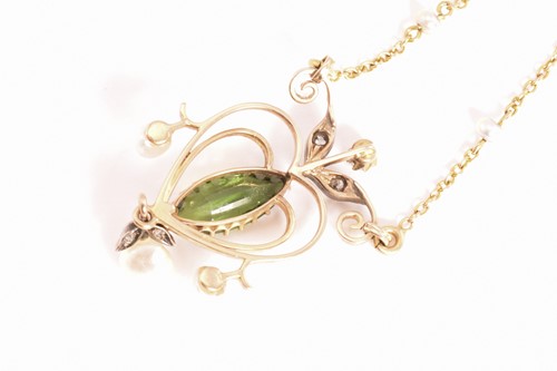 Lot 52 - An Edwardian lavalier necklace with tourmaline,...