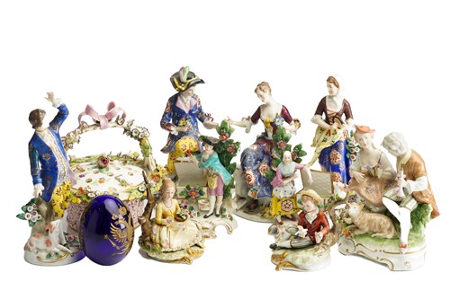 Lot 332 - A late 19th century Continental porcelain...