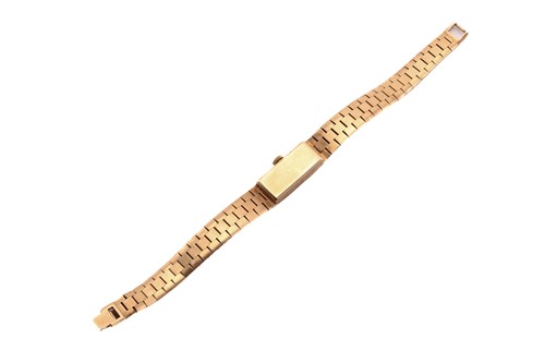 Lot 242 - A ladies 9ct yellow gold Accurist wristwatch,...