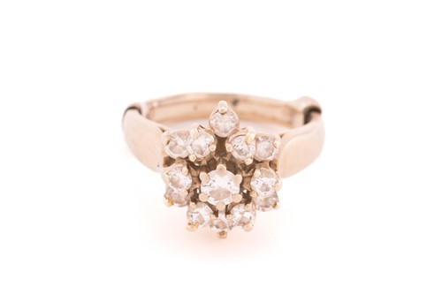 Lot 57 - A three-tier diamond cluster ring, consisting...