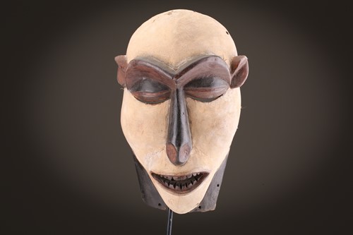 Lot 43 - A Fang Ngil mask, Gabon, the open mouth...