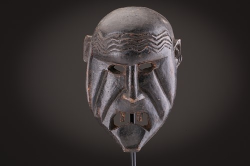 Lot 8 - A Mbunda Sachihongo mask, Angola, the forehead...