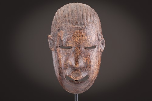 Lot 8 - A Mbunda Sachihongo mask, Angola, the forehead...