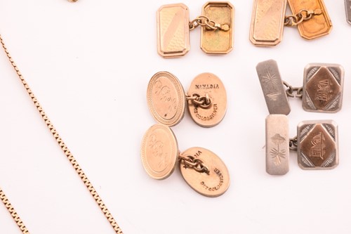 Lot 58 - A small collection of gold and silver items,...