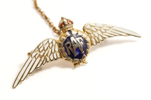 Lot 166 - A Royal Air Force sweetheart brooch in 9ct...