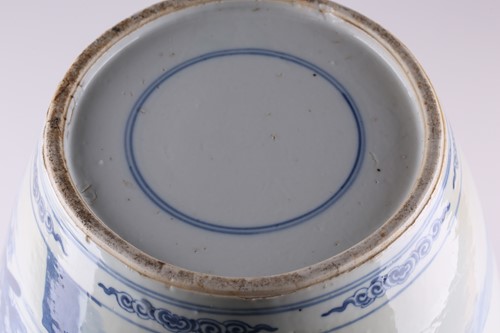 Lot 131 - A Chinese blue and white porcelain vase, Qing,...