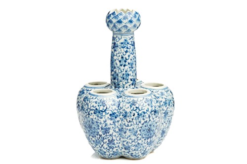 Lot 80 - A Chinese porcelain quintal bulb pot, painted...