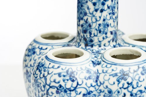 Lot 80 - A Chinese porcelain quintal bulb pot, painted...
