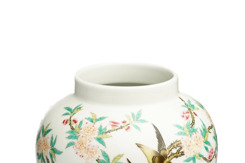 Lot 100 - A Chinese porcelain vase and cover, of meiping...