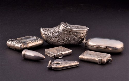 Lot 366 - A group of small silver items comprising a...