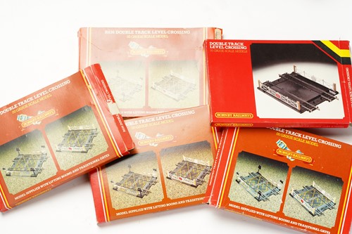 Lot 323 - A large quantity of model railway items, to...