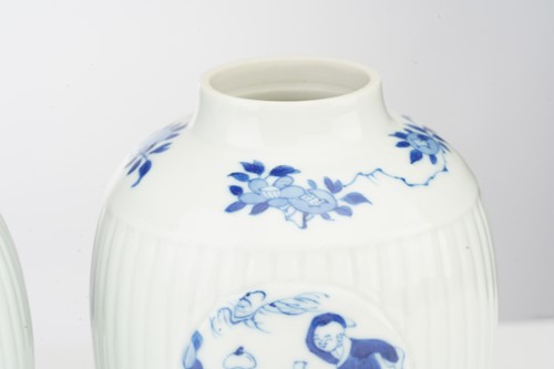 Lot 88 - A pair of Chinese blue & white barrel shape...