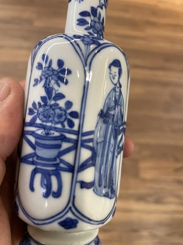 Lot 88 - A pair of Chinese blue & white barrel shape...