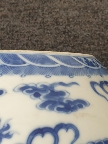 Lot 154 - A Chinese blue & white dragon vase,...