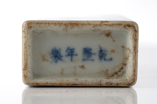 Lot 122 - A Chinese blue & white snuff bottle, painted...