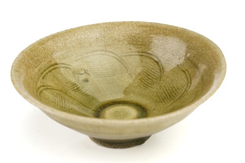 Lot 91 - A Chinese Longquan celadon bowl, Song - Yuan...