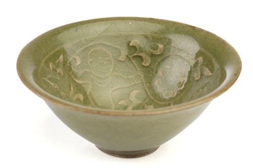 Lot 91 - A Chinese Longquan celadon bowl, Song - Yuan...