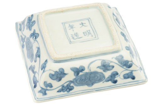 Lot 117 - A small group of Chinese blue & white...