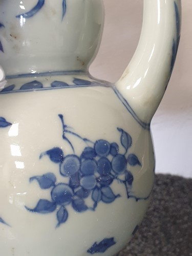 Lot 153 - A Chinese porcelain blue & white Persian...
