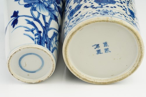 Lot 133 - A Chinese blue & white vase, Qing, 18th...