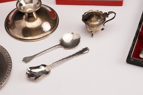 Lot 354 - A cased set of old English pattern teaspoons,...